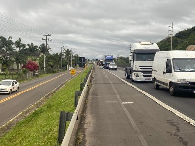 Bloqueio na BR-101 em Santa Rosa do Sul já dura mais de 10 horas