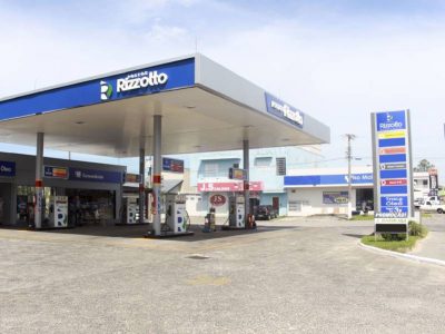 “O pessoal resolveu todo mundo completar o tanque, dai não tem gasolina que de conta”, afirma empresário do ramo de combustíveis