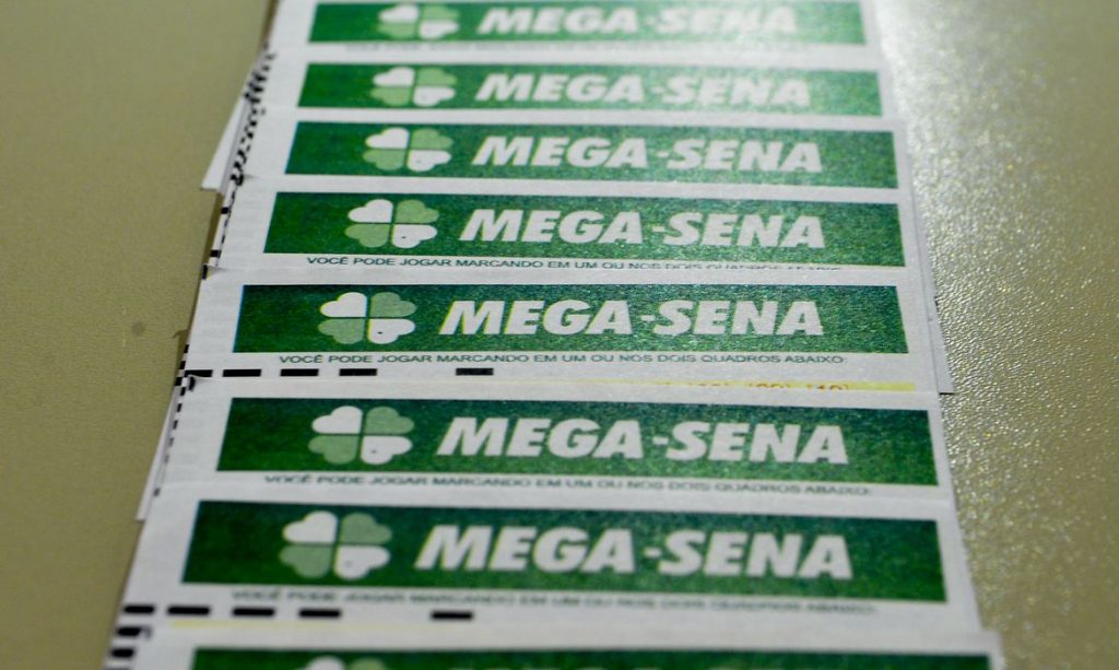 Mega-Sena acumula e prêmio principal vai para R$ 65 milhões
