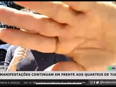 “Vocês da imprensa são um lixo”, dispara manifestante contra repórter que estava fazendo cobertura de protesto em Tubarão (VÍDEO)