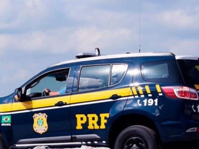 <strong>Motorista fica preso às ferragens após colisão traseira na BR-101</strong>