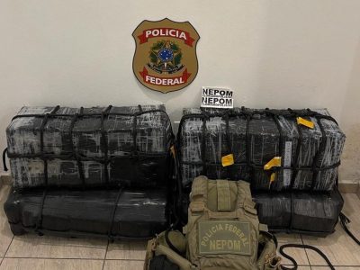 PF apreende 160 quilos de cocaína boiando no mar de uma praia do Sul do Estado
