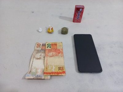 PM apreende adolescente e drogas no Residencial Flor do Campo em Araranguá