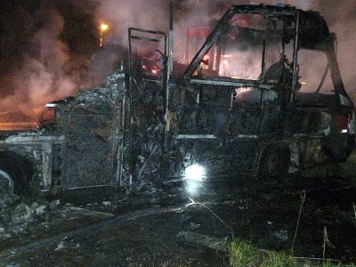 Motorhome é totalmente destruído pelas chamas em Sombrio