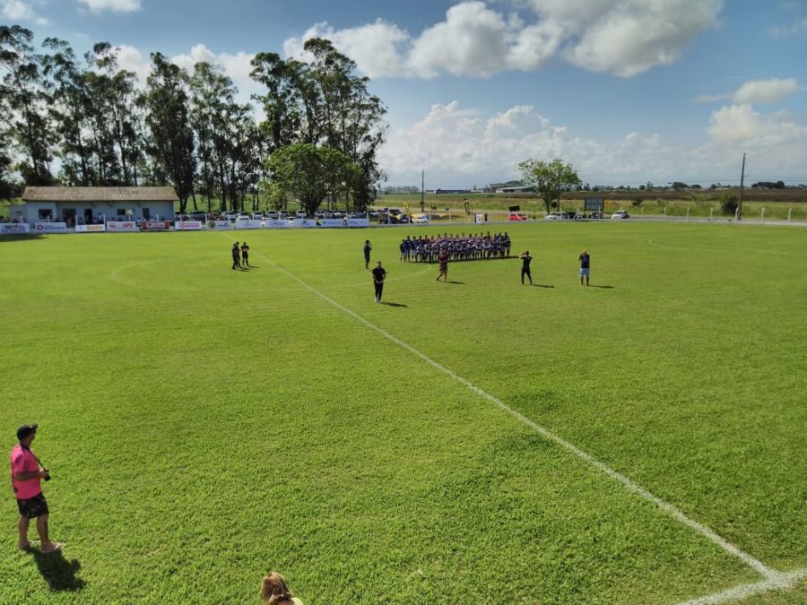 AEC entra em campo neste sábado pela segunda partida do regional da LARM -  Rádio Araranguá