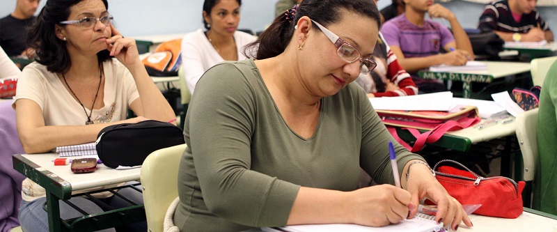 Ceja: a oportunidade de voltar aos estudos e conquistar a tão sonhada formação escolar