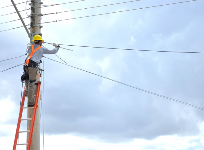 Vendaval deixa mais de 100 unidades sem energia em Araranguá e Balneário Arroio