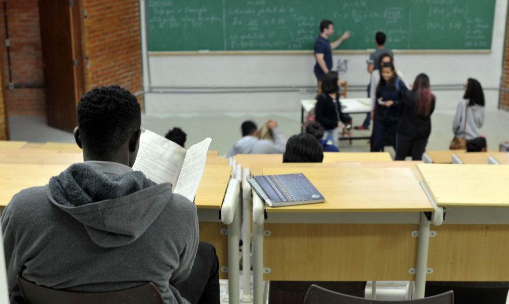 Educação financeira pode ser incluída no currículo escolar