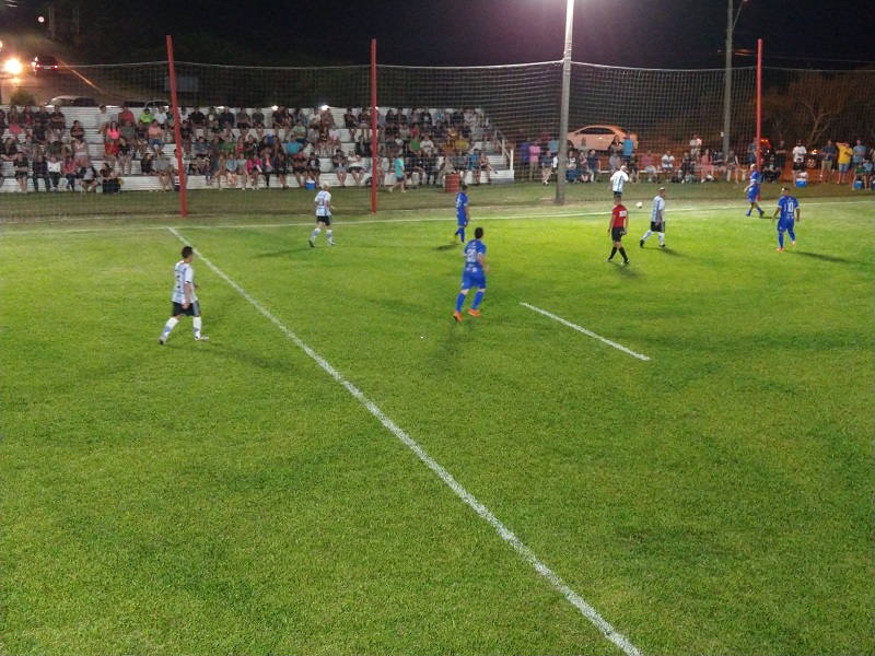 AEC entra em campo neste sábado pela segunda partida do regional da LARM -  Rádio Araranguá