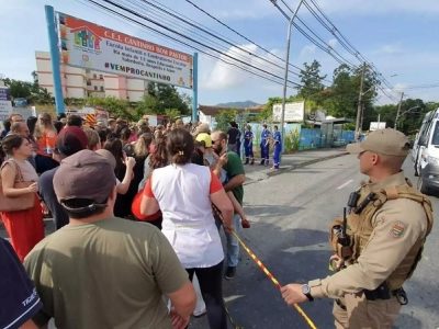 Após mortes de crianças durante ataque em creche de Blumenau, prefeitura de Araranguá reforça ações de segurança nas escolas