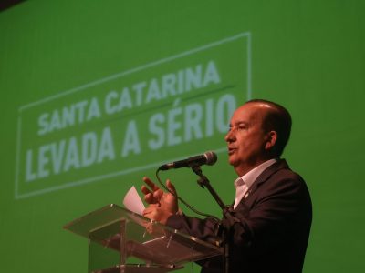 Governador faz balanço dos 100 primeiros dias e lança “Santa Catarina Levada a Sério”, para retomar convênios e repasses para as prefeituras