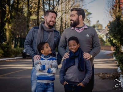 “Meus pais vieram me buscar!”, a emoção de um casal ao buscar os filhos adotivos pela primeira vez na escola  