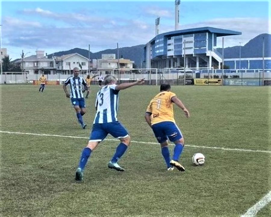 AEC entra em campo neste sábado pela segunda partida do regional da LARM -  Rádio Araranguá