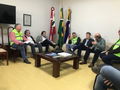 Secretário de Infraestrutura de SC visita a 4ª ponte em Ilhas e destaca a importância do término da obra para desenvolvimento da região (Vídeo)