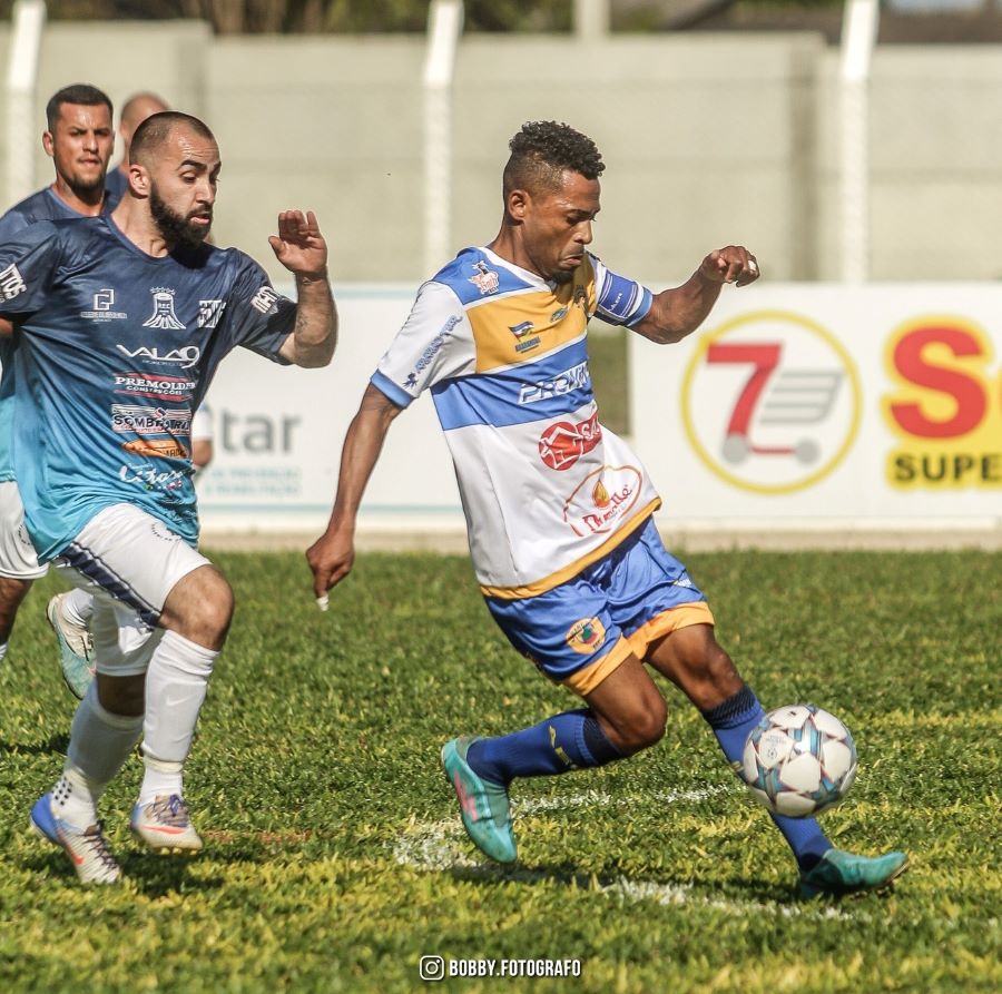 AEC entra em campo neste sábado pela segunda partida do regional da LARM -  Rádio Araranguá