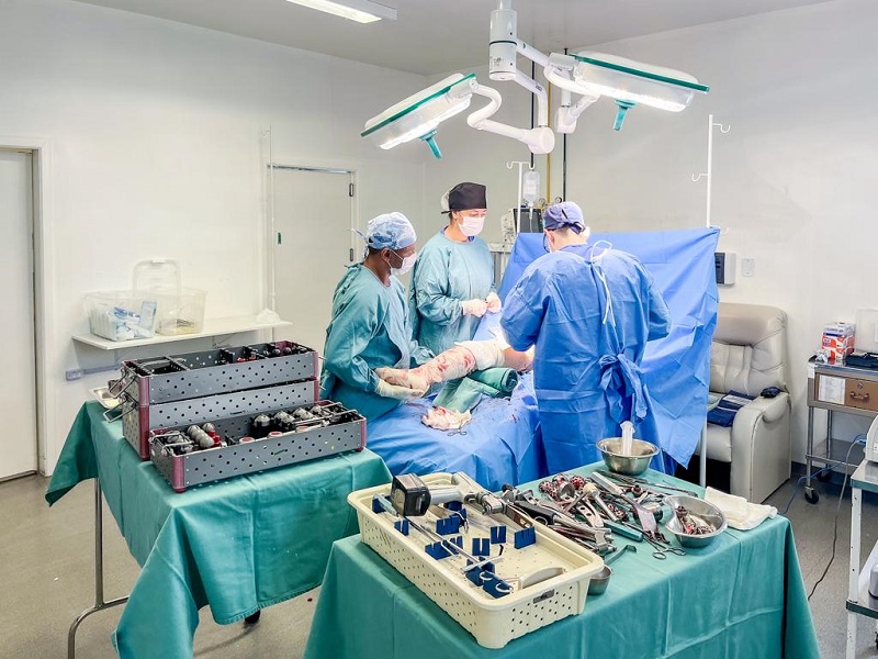Hospital Dom Joaquim realiza primeira cirurgia de alta complexidade em ortopedia