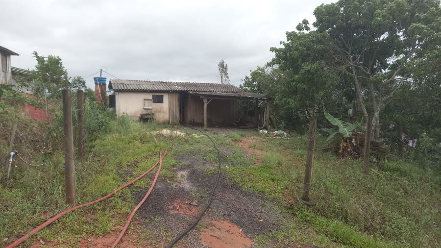 Incêndio causa muitos danos a residência desabitada em Jacinto Machado
