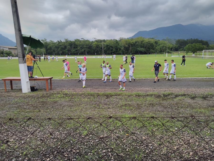 AEC entra em campo neste sábado pela segunda partida do regional da LARM -  Rádio Araranguá