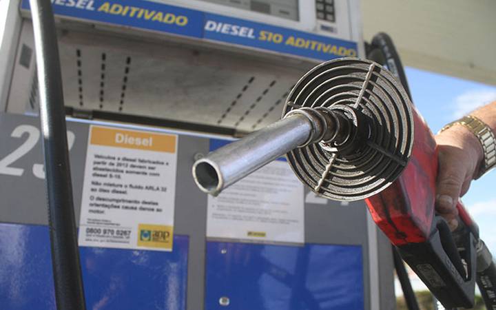 Petrobras reduz preço do diesel às distribuidoras 