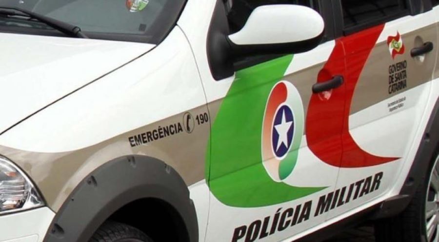 Homem é preso pela Polícia Militar em Meleiro após agressão no Arroio do Silva
