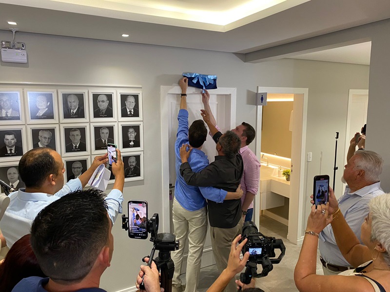 Nova sede da CDL é inaugurada e sala de reuniões homenageia o empresário Evaldo Stopassoli