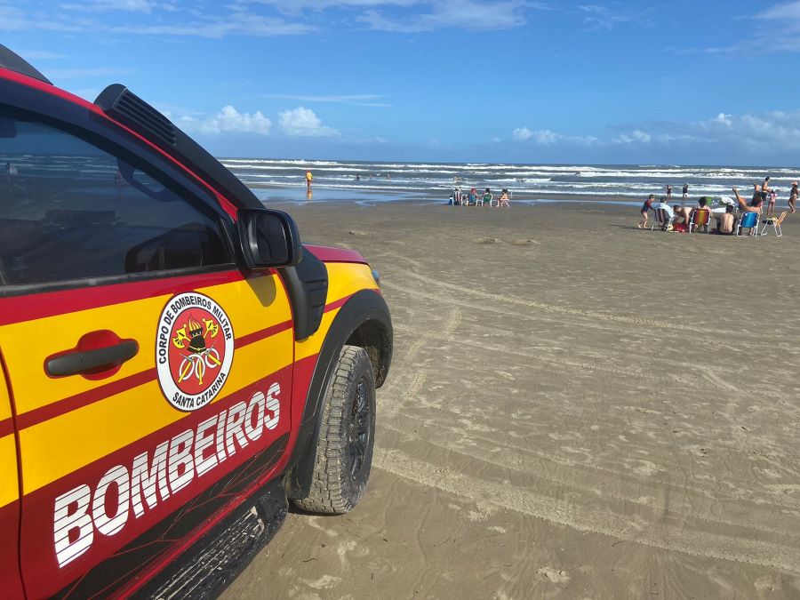 Serviço aeromédico e bombeiros socorrem vítimas de afogamento no Arroio do Silva