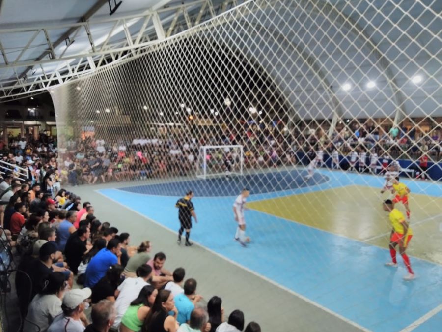 Cedro e Avenida são finalistas do Futsal do Arroio, e a bola rola hoje no suíço do Morro dos Conventos