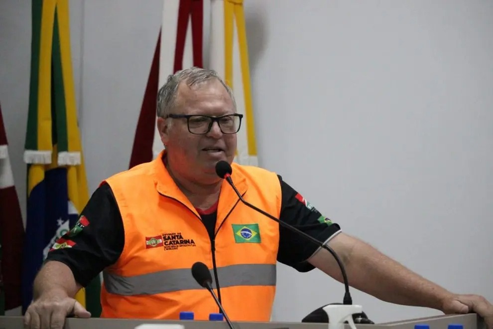 Obras na SC-447, que liga Araranguá a Balneário Arroio do Silva, serão retomadas até o final do mês, diz coordenador regional do Deinfra
