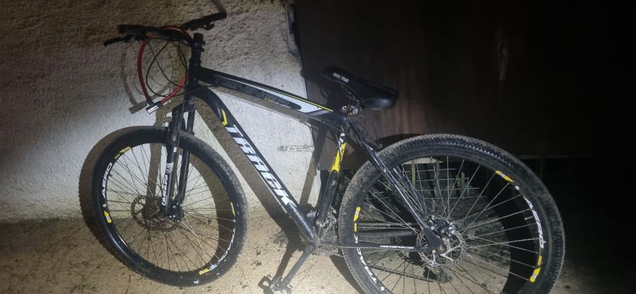 Bicicleta furtada no centro de Araranguá é recuperada pela Polícia Militar na Divinéia
