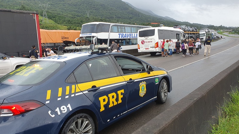Arteris Litoral Sul e PRF/SC informam que não há mais congestionamento na BR-101 sentido norte, no Morro dos Cavalos, em Palhoça  