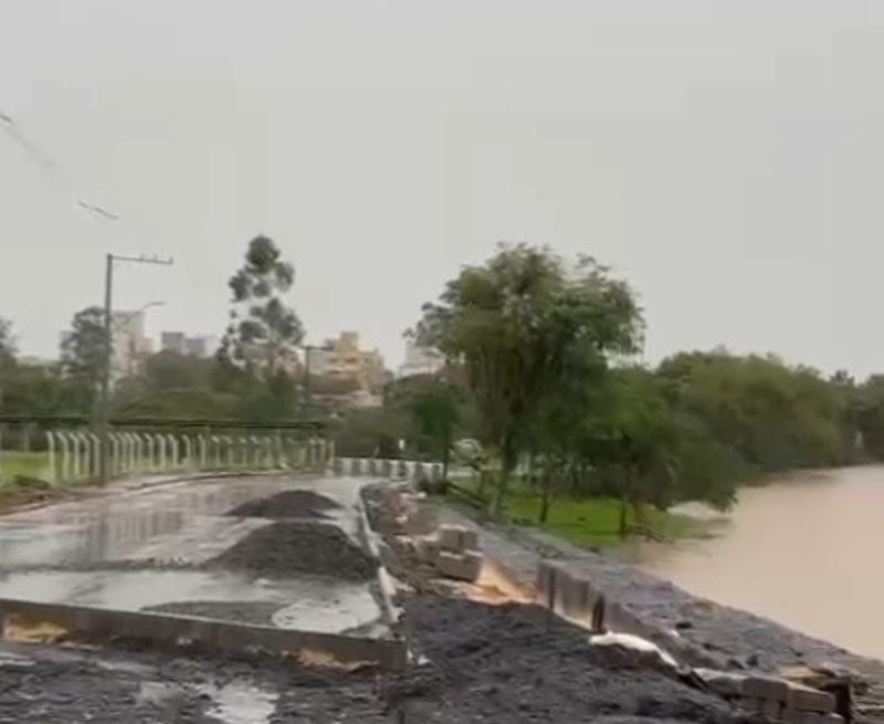 Secretário de Obras, Odilon Pitsch, aborda impacto das chuvas em obras de Araranguá (VÍDEO)