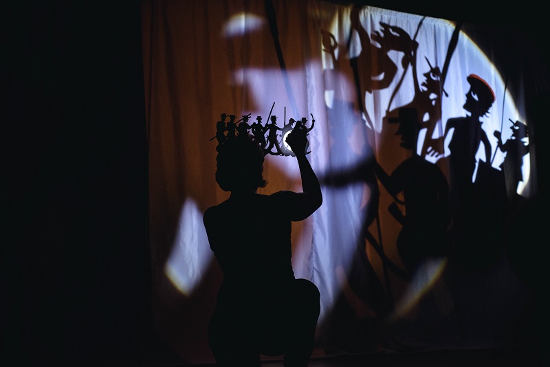 Cia O Sombrista: Espetáculo gratuito “Às sombras de Anita” chega em Araranguá