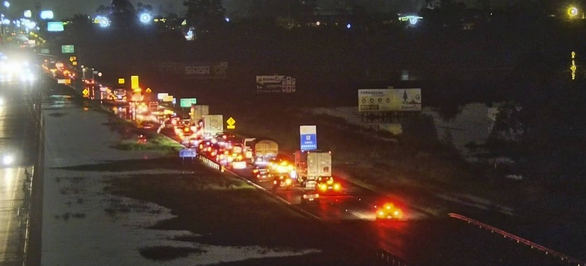 Alagamento bloqueia BR-101 sentido norte, em Maracajá