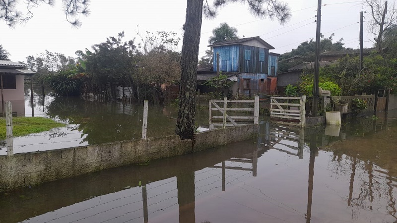 Alerta: rio Araranguá está 2,3 metros acima do nível normal e continua subindo