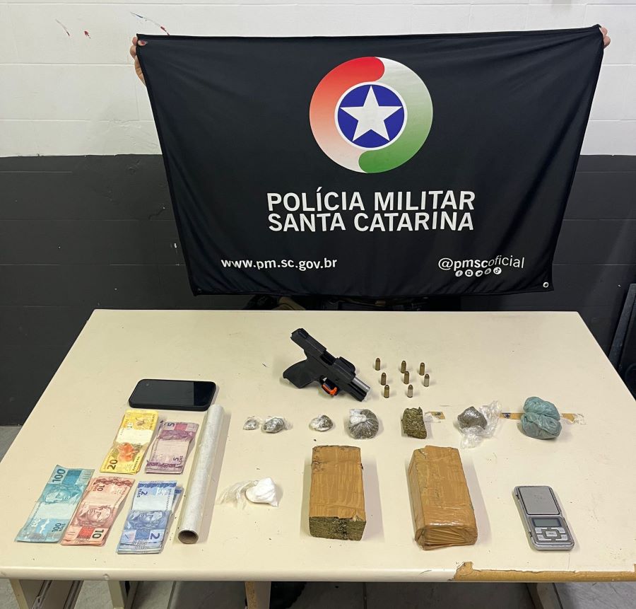 Polícia Militar prende traficante, apreende arma de fogo e quase um quilo de maconha em Criciúma
