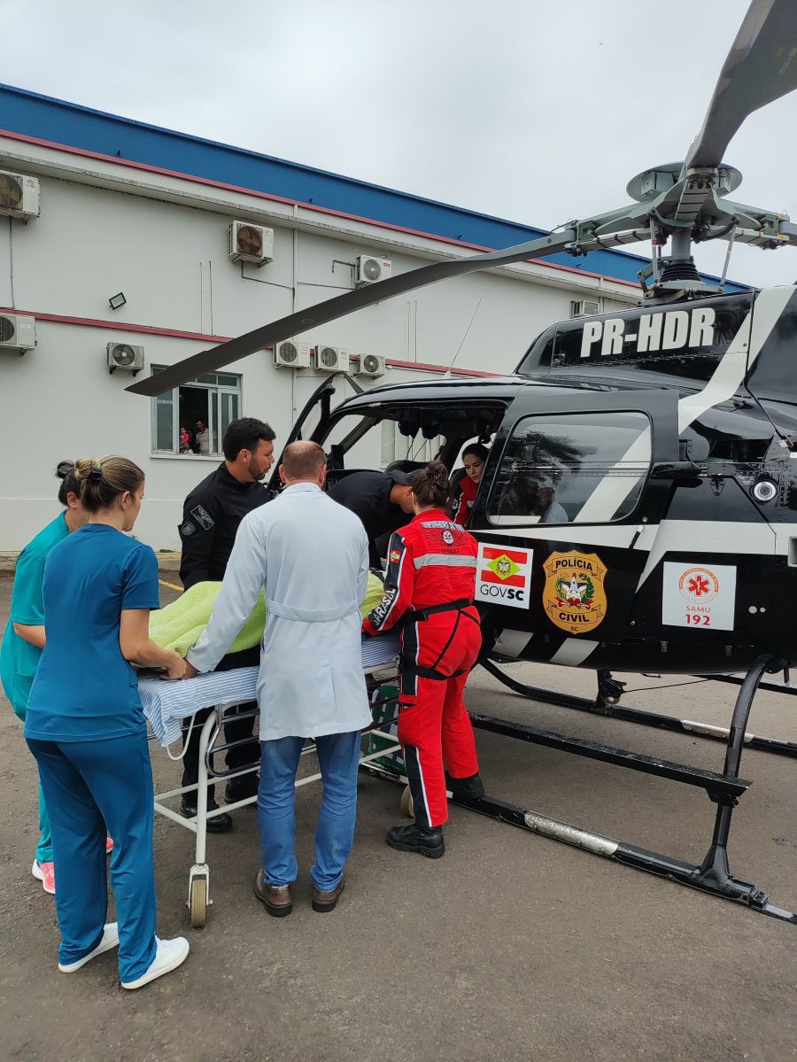 Serviço aeromédico transfere paciente com suspeita de infarto de Turvo para hospital de Criciúma