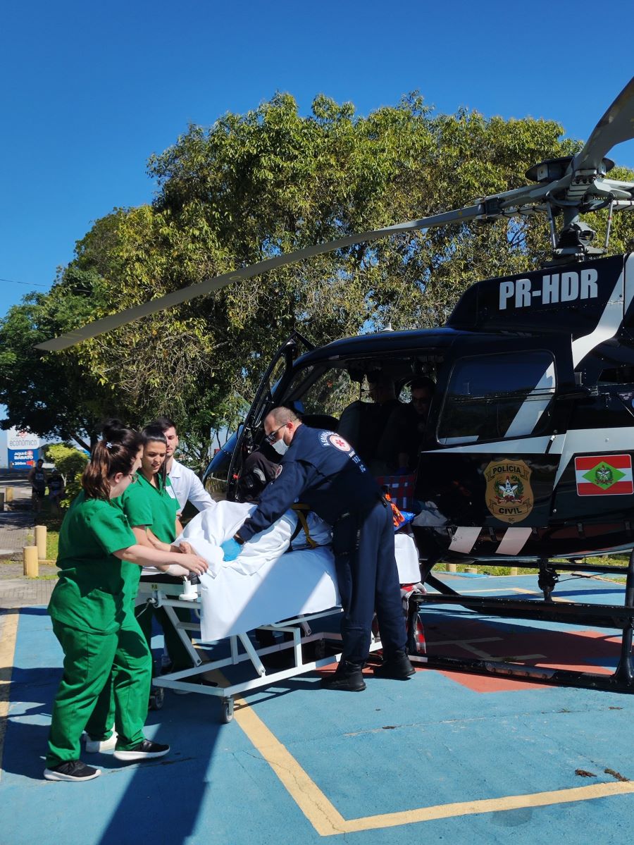 Serviço aeromédico transfere paciente com AVC de Araranguá para hospital de Criciúma