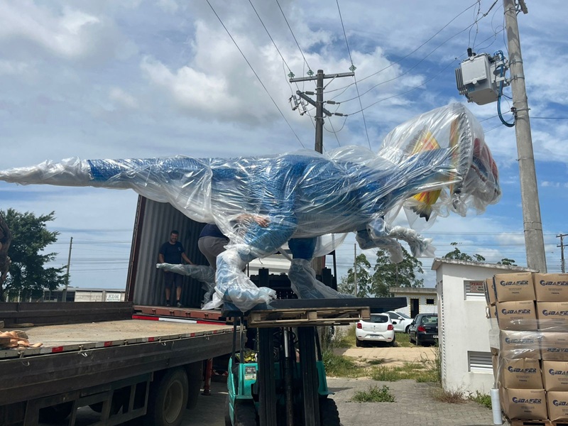 Dinossauros animatrônicos chegam a Araranguá e prometem impulsionar o turismo da região (FOTOS)