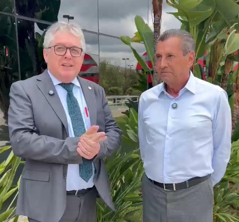 Deputados Tiago Zilli e Julio Garcia falam, direto de Brasília, aos ouvintes da rádio Araranguá, sobre reunião relacionada ao Morro dos Cavalos (VÍDEO)