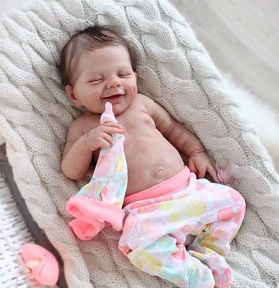 A que ponto chegamos: bebês reborn são levados a postos de saúde, existe disputa pela guarda e pedido de batismo