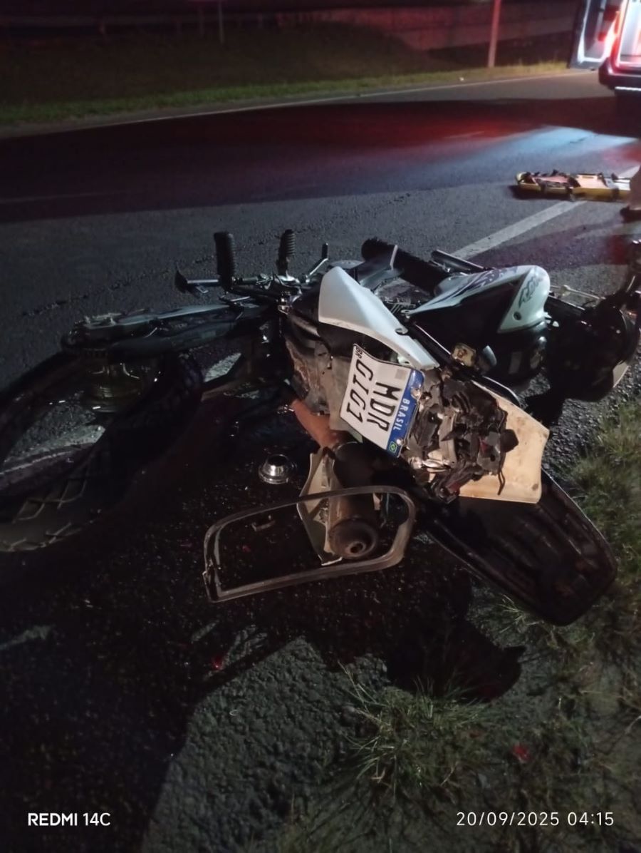 Carreta atropela motocicelta e mata passageiro na BR-101 em Araranguá