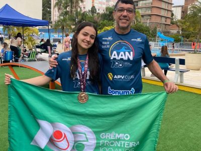 Nadadora Helena Deolindo Machado, do Grêmio Fronteira, conquista medalha no Sul Brasileiro infanto-juvenil