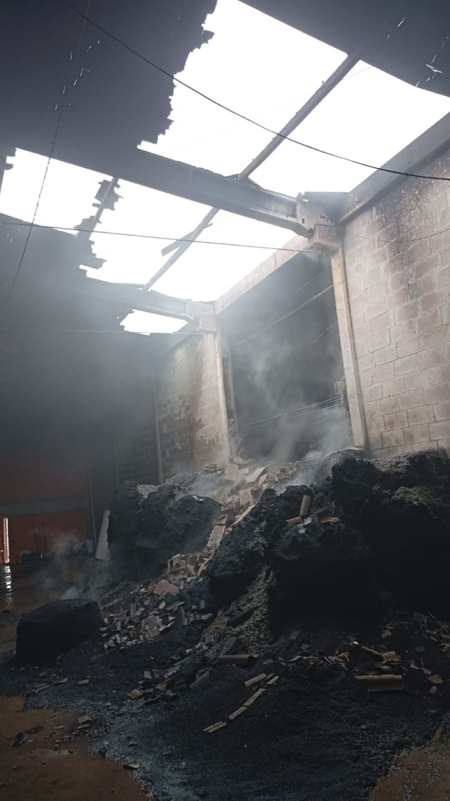 Princípio de incêndio causa danos a indústria no interior de Passo de Torres