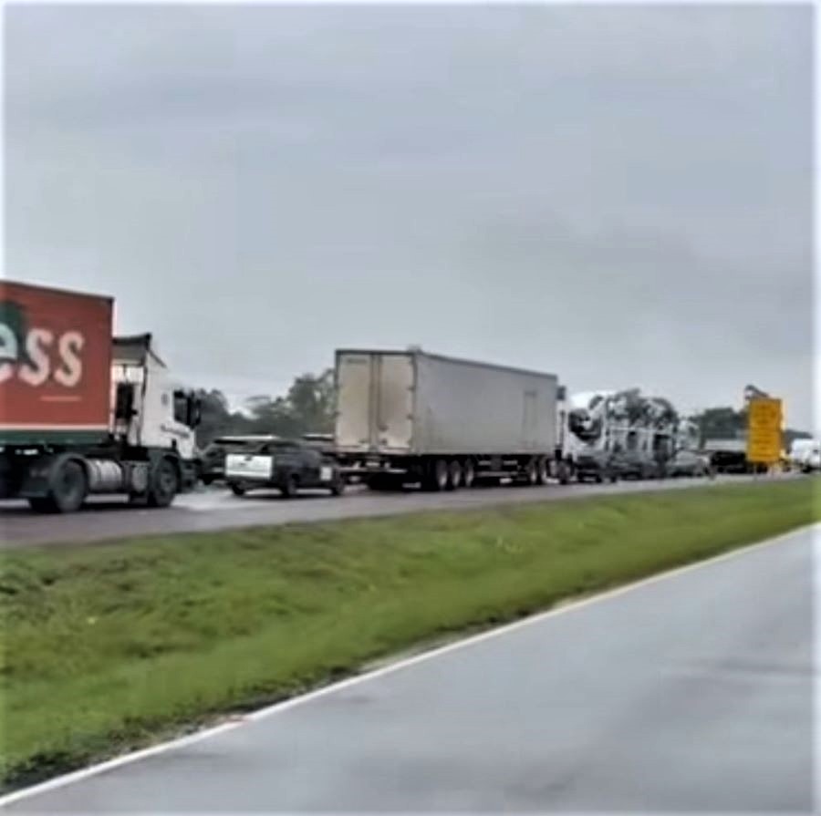 Colisão envolve dois veículos na BR-101 em Santa Rosa do Sul