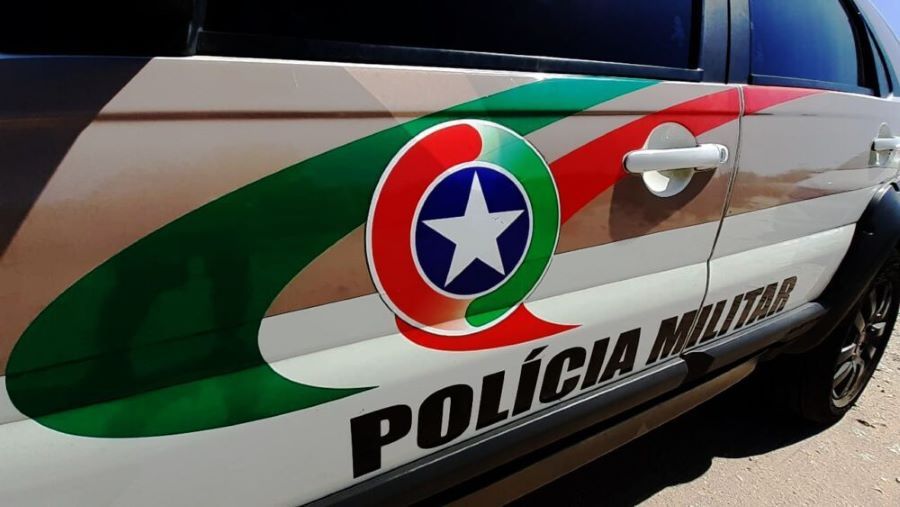Homem consome drogas e é preso após ameaçar mulher de morte durante discussão em Meleiro