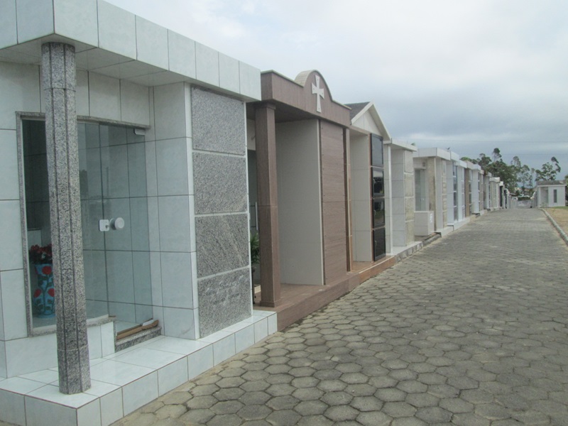 Cemitérios de Araranguá terão horário especial no feriado de Finados