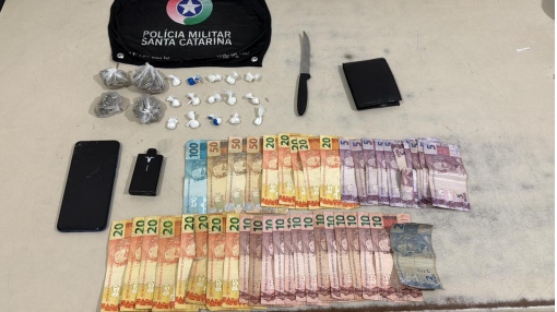 Homem que usava automóvel para entrega de drogas é preso em Jacinto Machado
