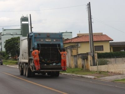 Prefeito Cesar explica medida adotada para resolver problema com a coleta do lixo em Araranguá