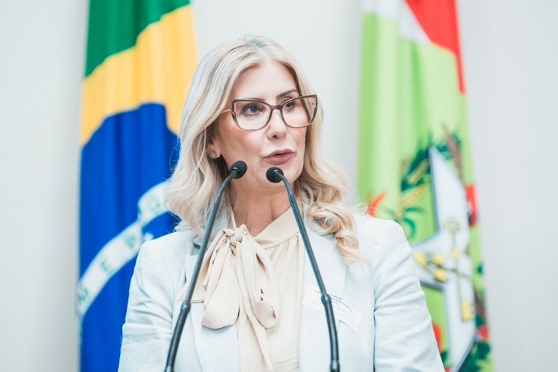 “Os professores podem ficar tranquilos, nada será feito para prejudicá-los”, destaca Luciane Ceretta sobre processo de municipalização da Educação, em Santa Catarina