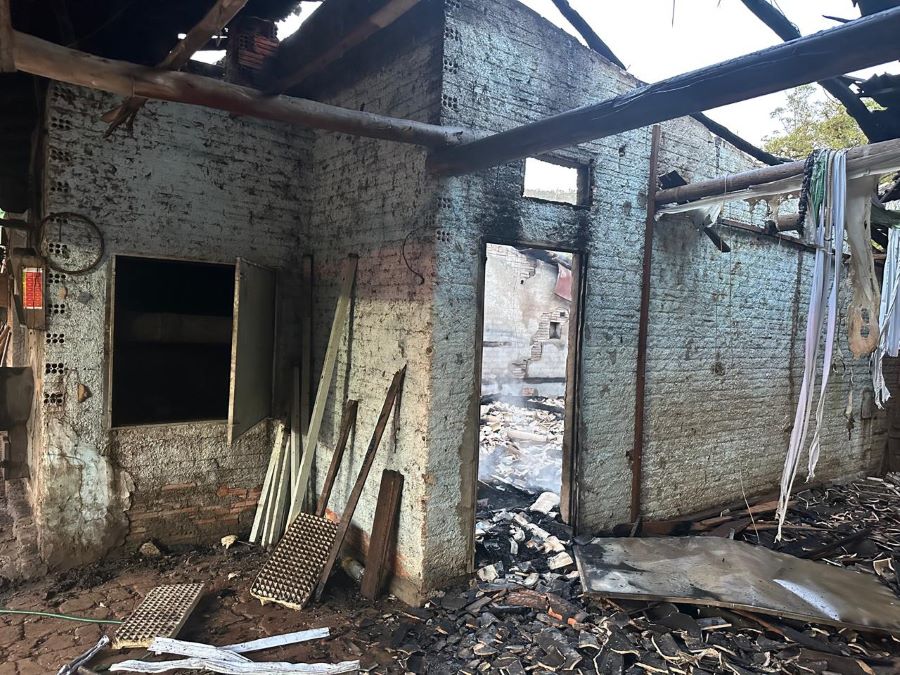 Estufa de fumo é consumida por incêndio no interior de Morro Grande